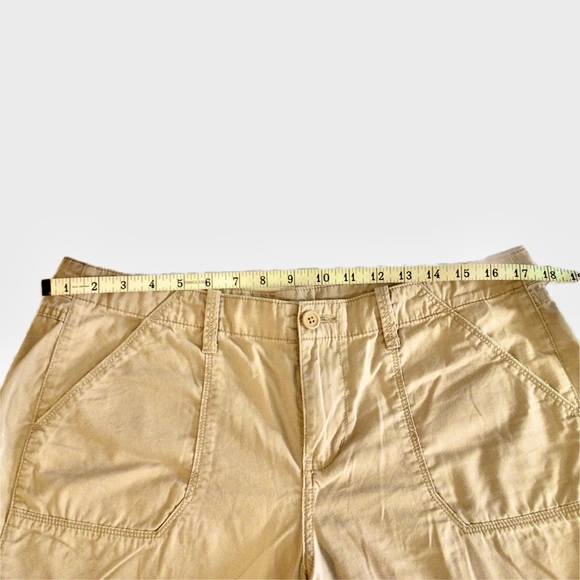 Calvin Klein Jeans, khaki shorts with pockets in front, size 12 EUC - Picture 2 of 5